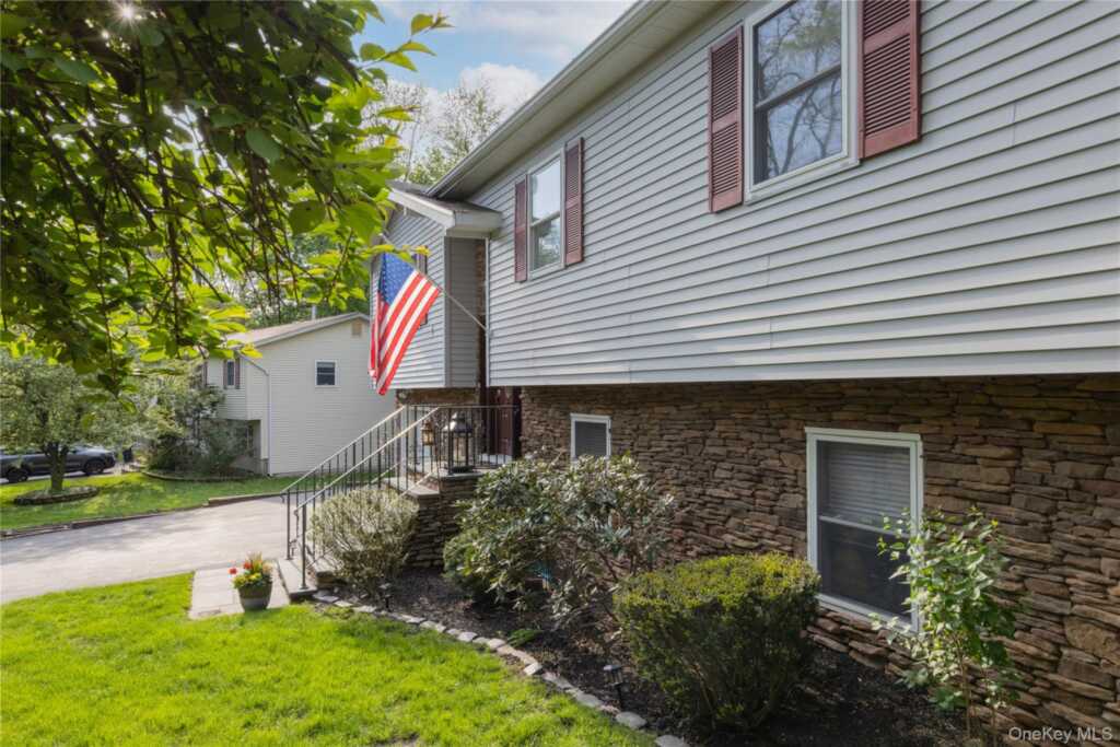 5 Nickolaus Lane, Nanuet, NY 10954 - Photo 3 of 30