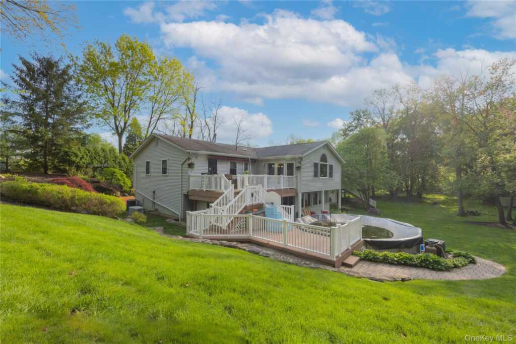 5 Nickolaus Lane, Nanuet, NY 10954 - Photo 4 of 30