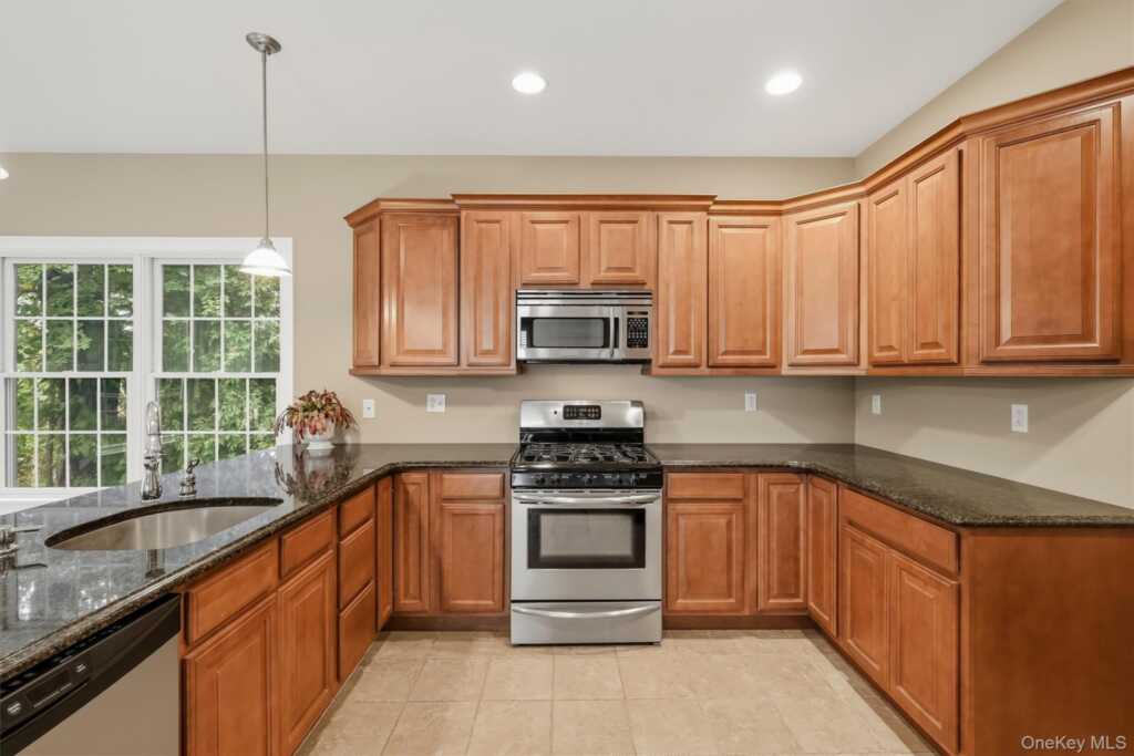118 Ridge Road, Valley Cottage, NY 10989 - Photo 18 of 41