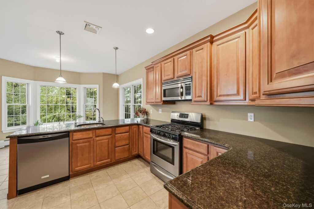 118 Ridge Road, Valley Cottage, NY 10989 - Photo 19 of 41
