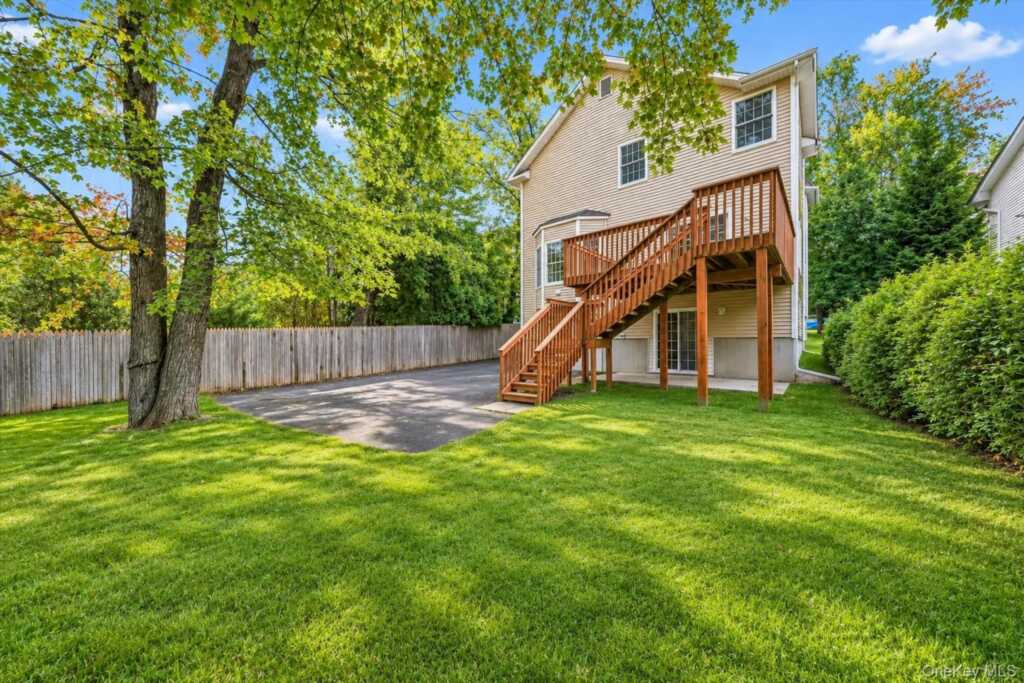 118 Ridge Road, Valley Cottage, NY 10989 - Photo 2 of 41