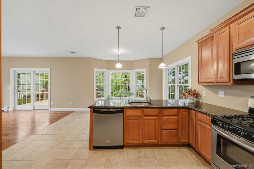 118 Ridge Road, Valley Cottage, NY 10989 - Photo 22 of 41
