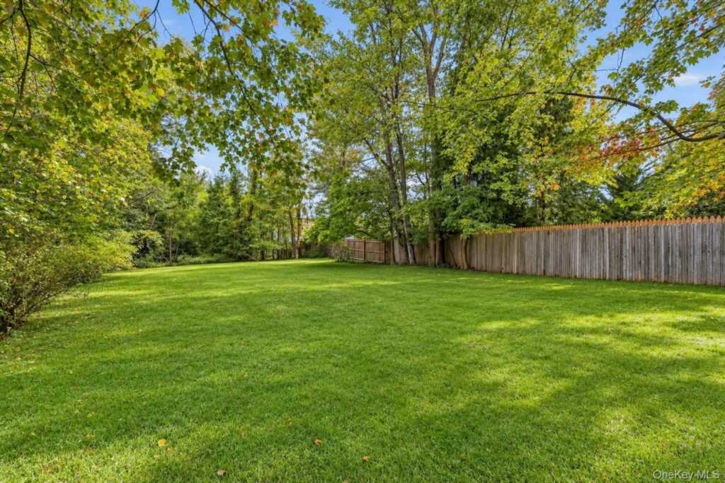 118 Ridge Road, Valley Cottage, NY 10989 - Photo 3 of 41