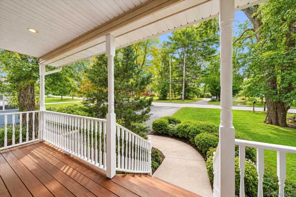 118 Ridge Road, Valley Cottage, NY 10989 - Photo 4 of 41