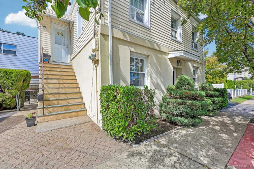 10 4th Street, New Rochelle, NY 10801 - Photo 2 of 24