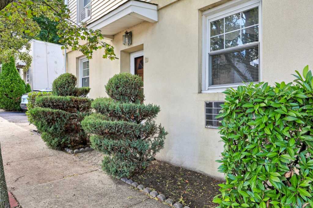 10 4th Street, New Rochelle, NY 10801 - Photo 3 of 24