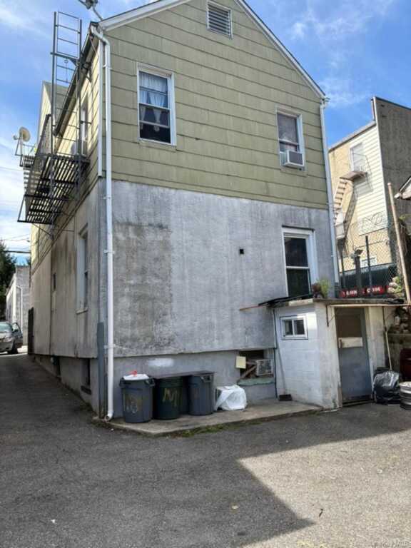 17 3rd Street, New Rochelle, NY 10801 - Photo 4 of 23