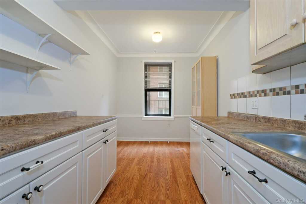 1 Broad Parkway, Unit #4L, White Plains, NY 10601 - Photo 10 of 22