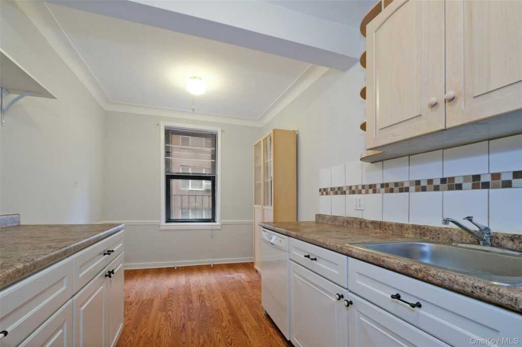 1 Broad Parkway, Unit #4L, White Plains, NY 10601 - Photo 11 of 22