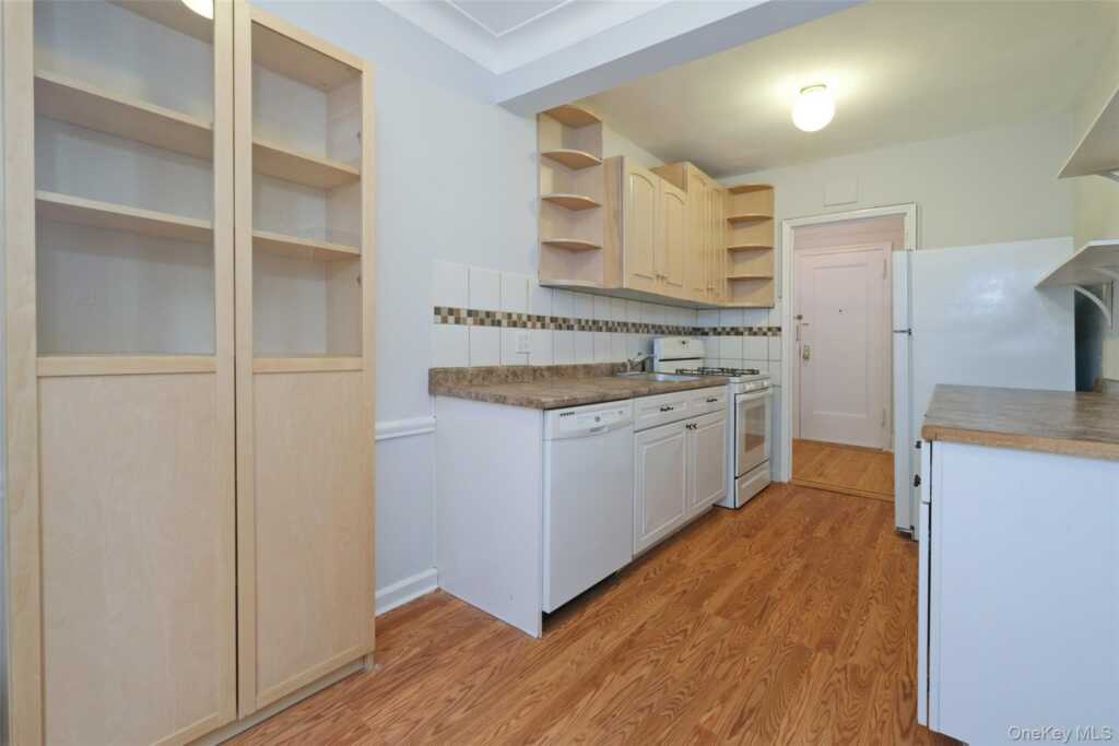 1 Broad Parkway, Unit #4L, White Plains, NY 10601 - Photo 14 of 22