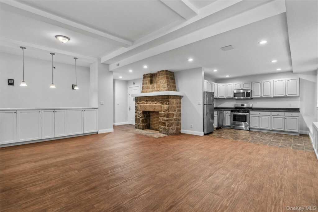 232 Martine Avenue, Unit #BD/BC, White Plains, NY 10601 - Photo 5 of 20