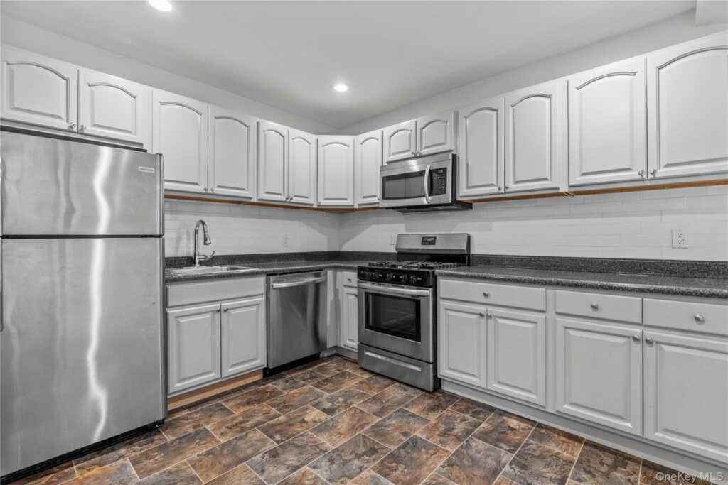232 Martine Avenue, Unit #BD/BC, White Plains, NY 10601 - Photo 7 of 20