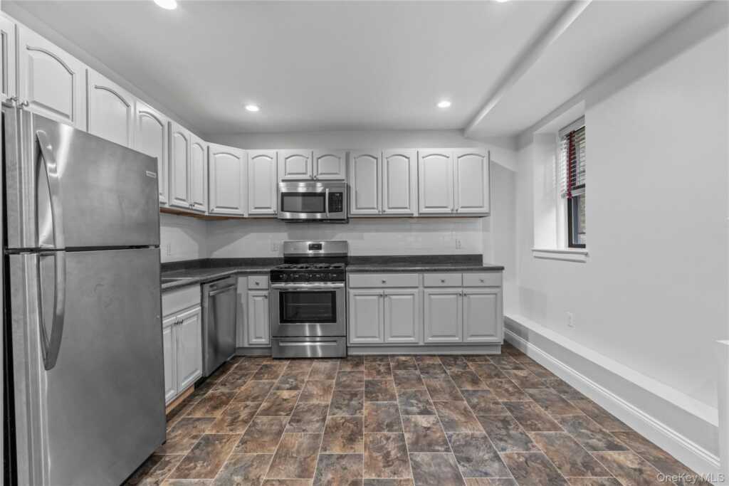 232 Martine Avenue, Unit #BD/BC, White Plains, NY 10601 - Photo 8 of 20