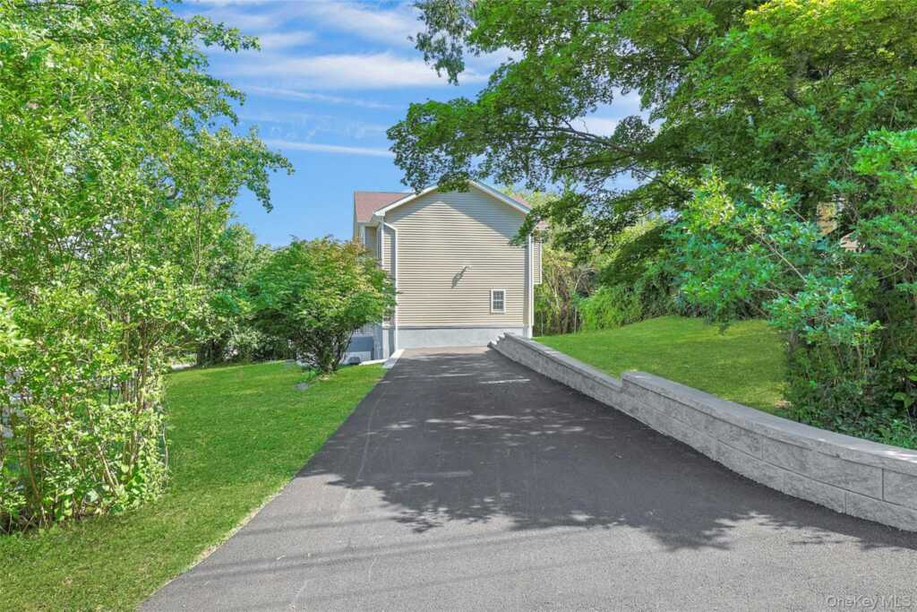 15 Waldron Avenue, Nyack, NY 10960 - Photo 4 of 44