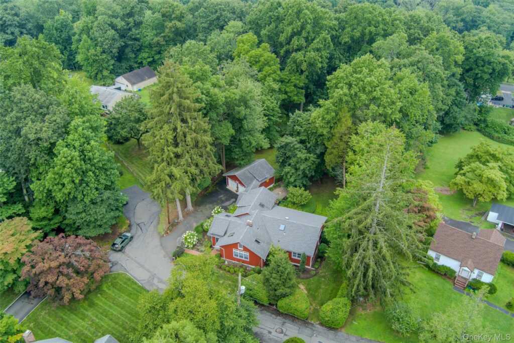 4 Carlann Lane, Valley Cottage, NY 10989 - Photo 2 of 37