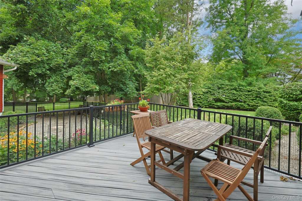 4 Carlann Lane, Valley Cottage, NY 10989 - Photo 5 of 37