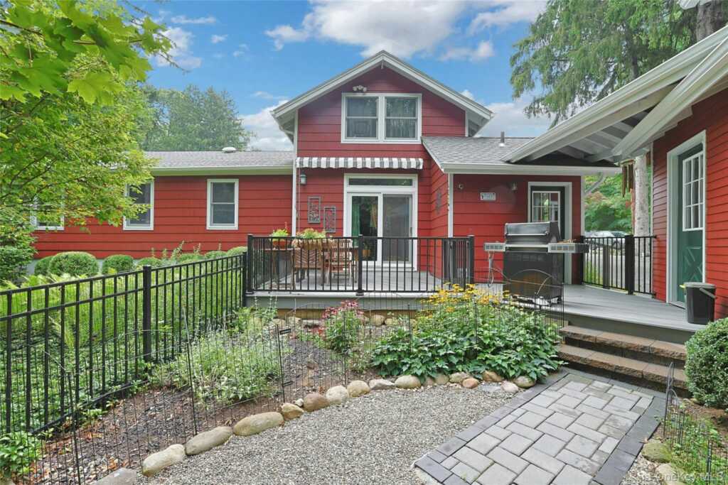 4 Carlann Lane, Valley Cottage, NY 10989 - Photo 7 of 37
