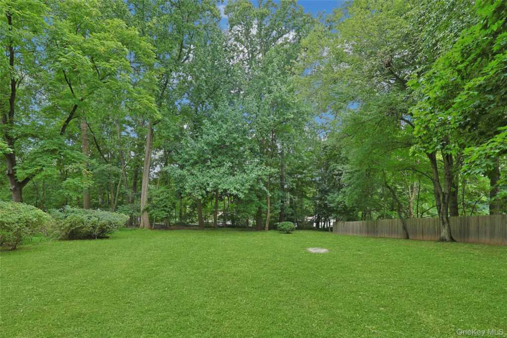 4 Carlann Lane, Valley Cottage, NY 10989 - Photo 8 of 37