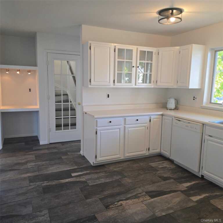 225 High Avenue, Nyack, NY 10960 - Photo 10 of 32