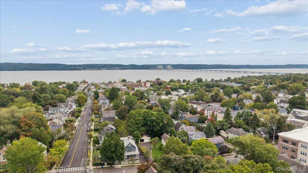 225 High Avenue, Nyack, NY 10960 - Photo 3 of 32
