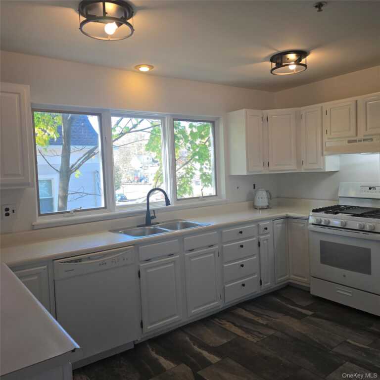 225 High Avenue, Nyack, NY 10960 - Photo 6 of 32