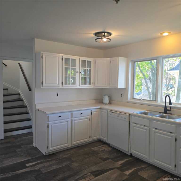 225 High Avenue, Nyack, NY 10960 - Photo 8 of 32