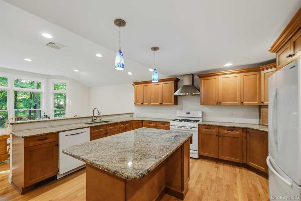 33 Short Hill Road, New City, NY 10956 - Photo 5 of 22