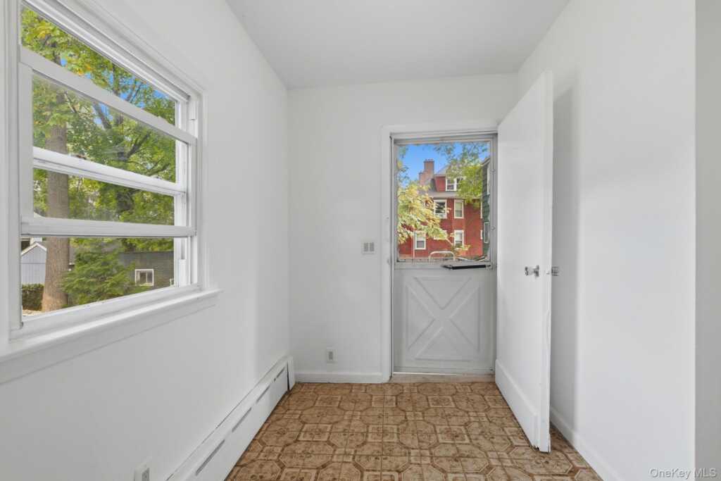 82 Quinby Avenue, White Plains, NY 10606 - Photo 18 of 44