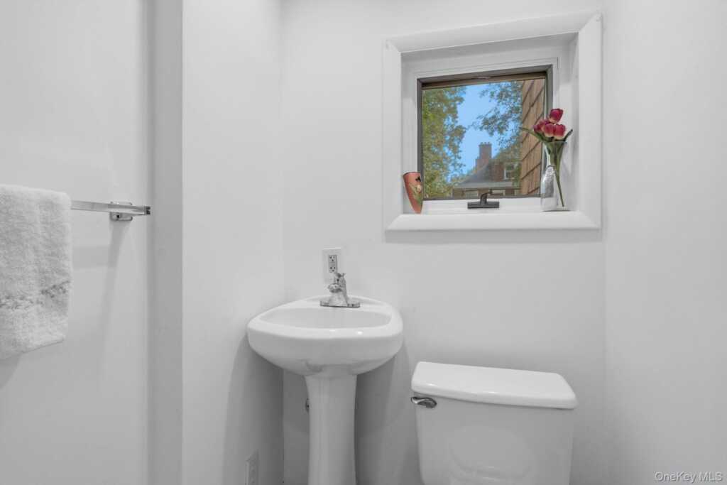 82 Quinby Avenue, White Plains, NY 10606 - Photo 19 of 44