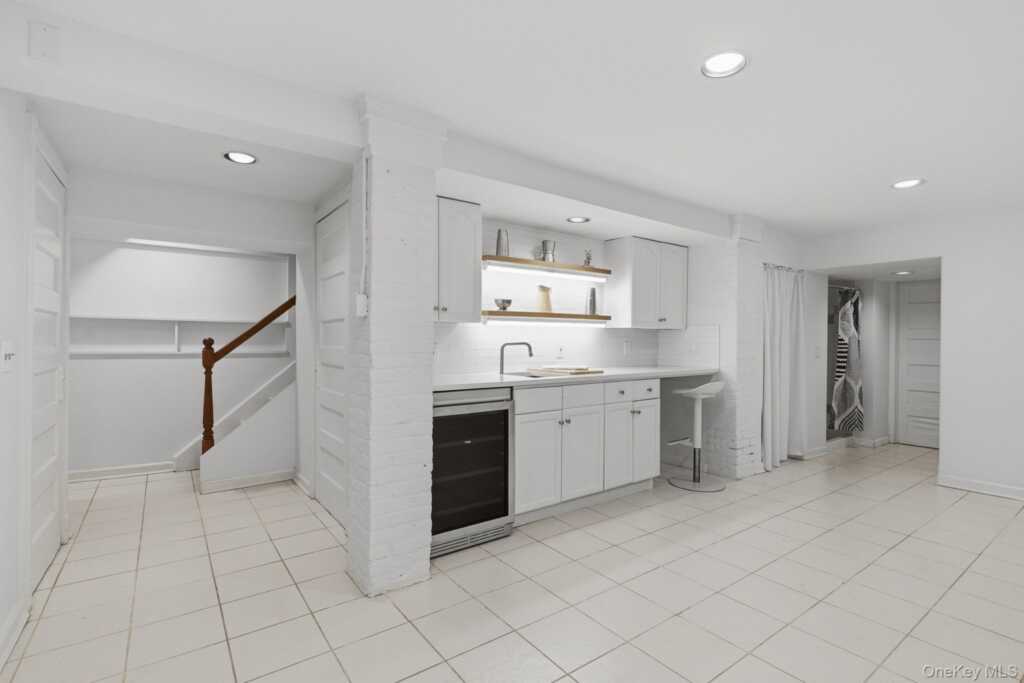 82 Quinby Avenue, White Plains, NY 10606 - Photo 33 of 44