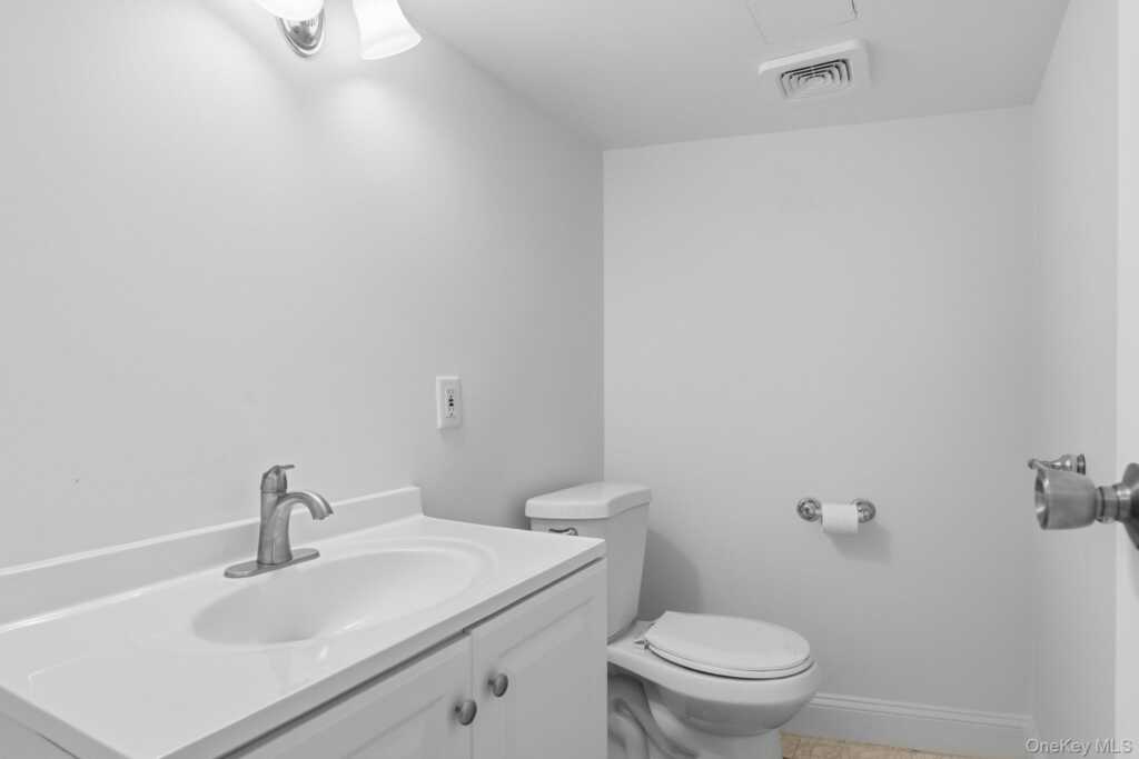 82 Quinby Avenue, White Plains, NY 10606 - Photo 36 of 44