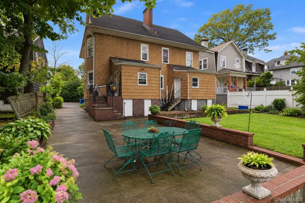82 Quinby Avenue, White Plains, NY 10606 - Photo 38 of 44