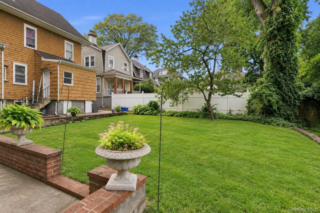 82 Quinby Avenue, White Plains, NY 10606 - Photo 39 of 44
