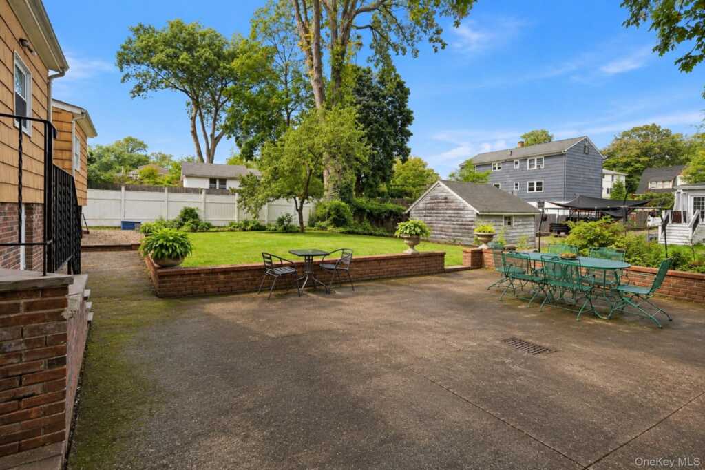 82 Quinby Avenue, White Plains, NY 10606 - Photo 40 of 44