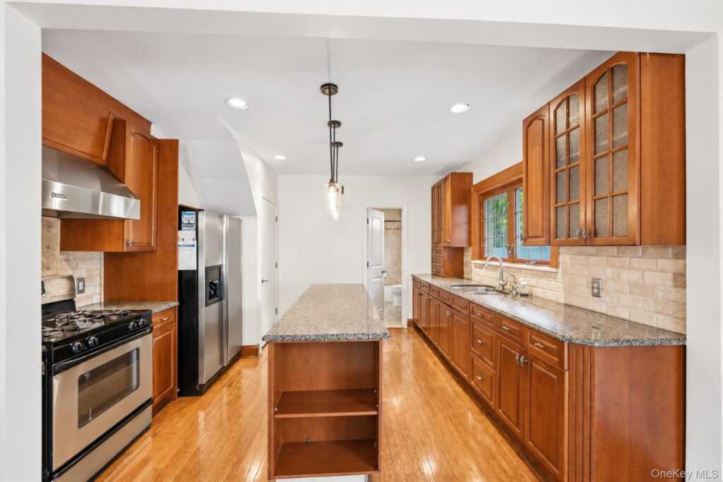 7 Atlantic Avenue, Nanuet, NY 10954 - Photo 11 of 28