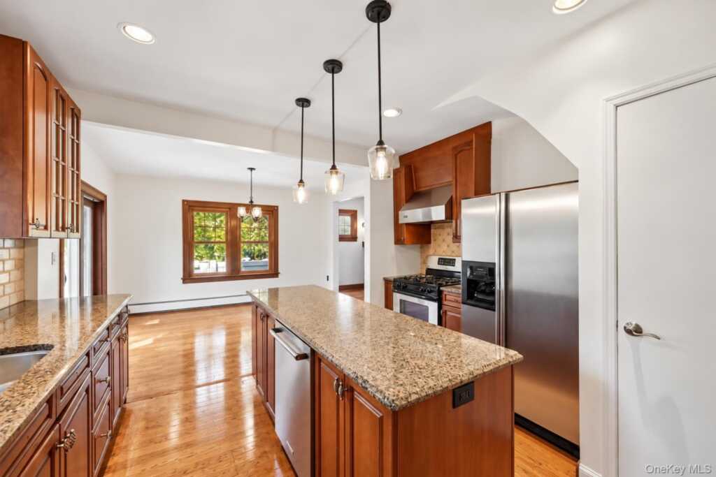 7 Atlantic Avenue, Nanuet, NY 10954 - Photo 8 of 28