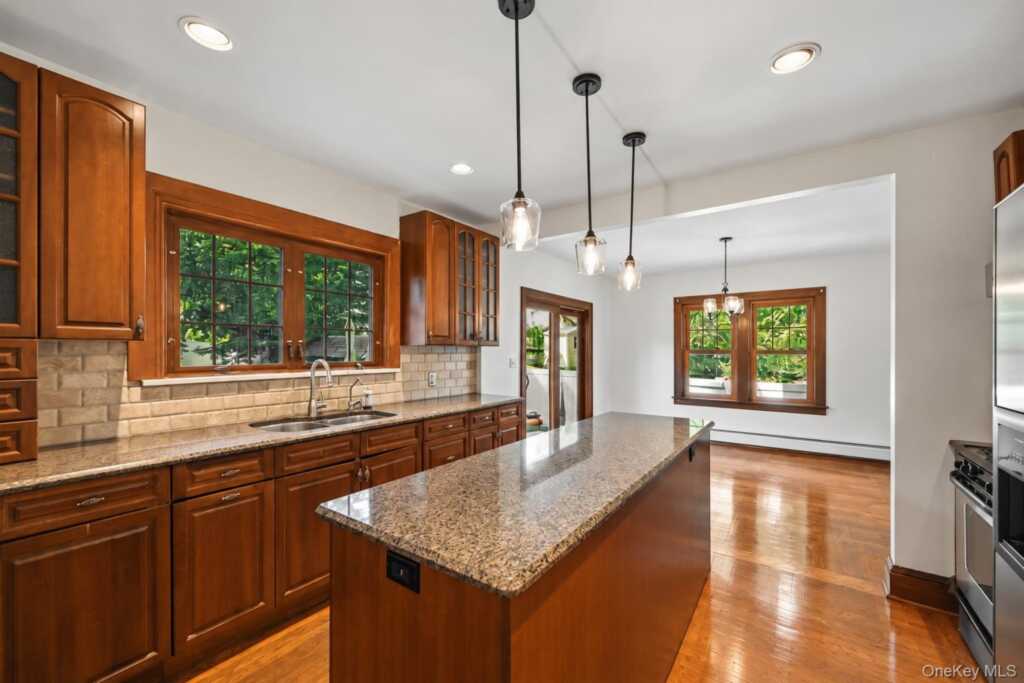 7 Atlantic Avenue, Nanuet, NY 10954 - Photo 9 of 28
