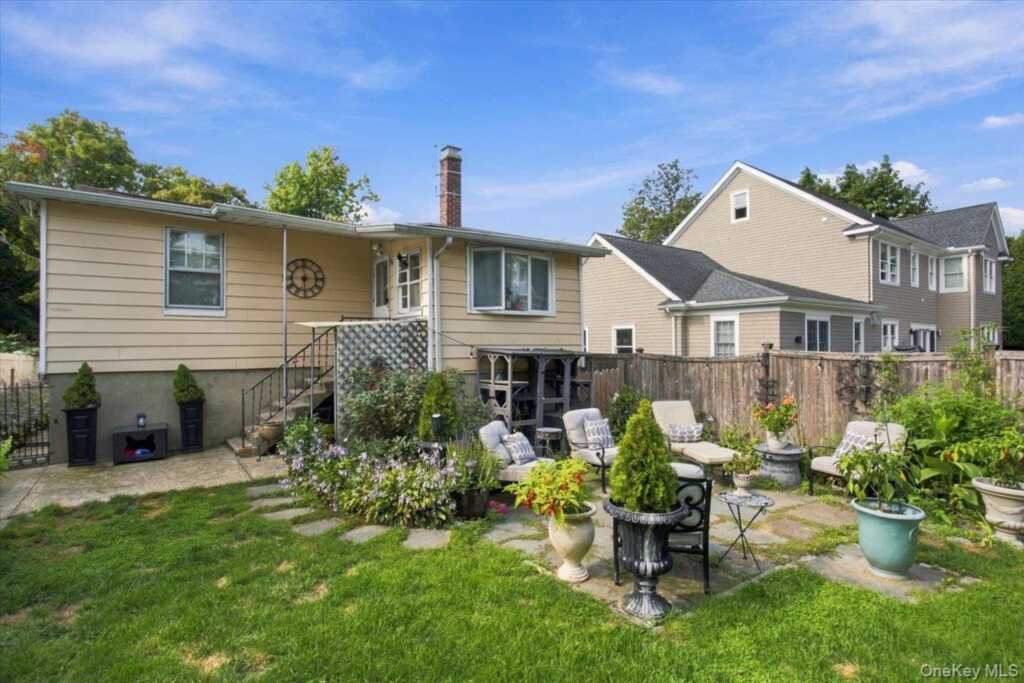 37 Beck Avenue, Rye, NY 10580 - Photo 10 of 33