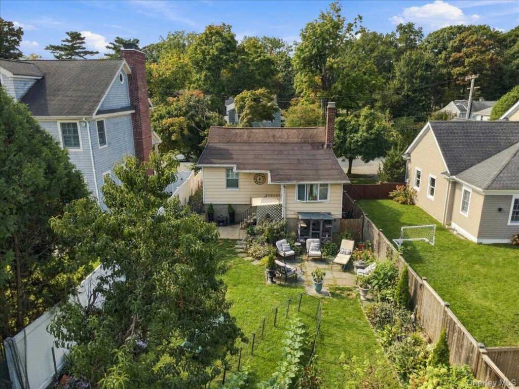 37 Beck Avenue, Rye, NY 10580 - Photo 11 of 33