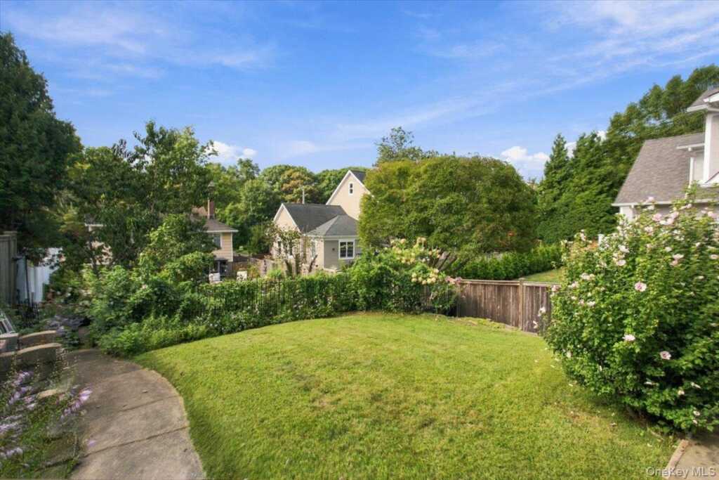 37 Beck Avenue, Rye, NY 10580 - Photo 24 of 33