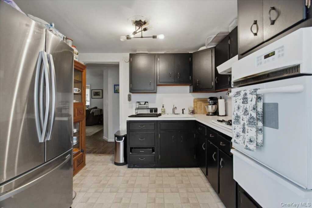 37 Beck Avenue, Rye, NY 10580 - Photo 3 of 33