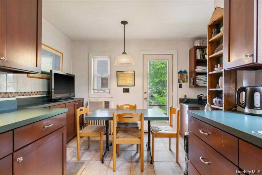 97 Mountain Avenue, New Rochelle, NY 10804 - Photo 7 of 21