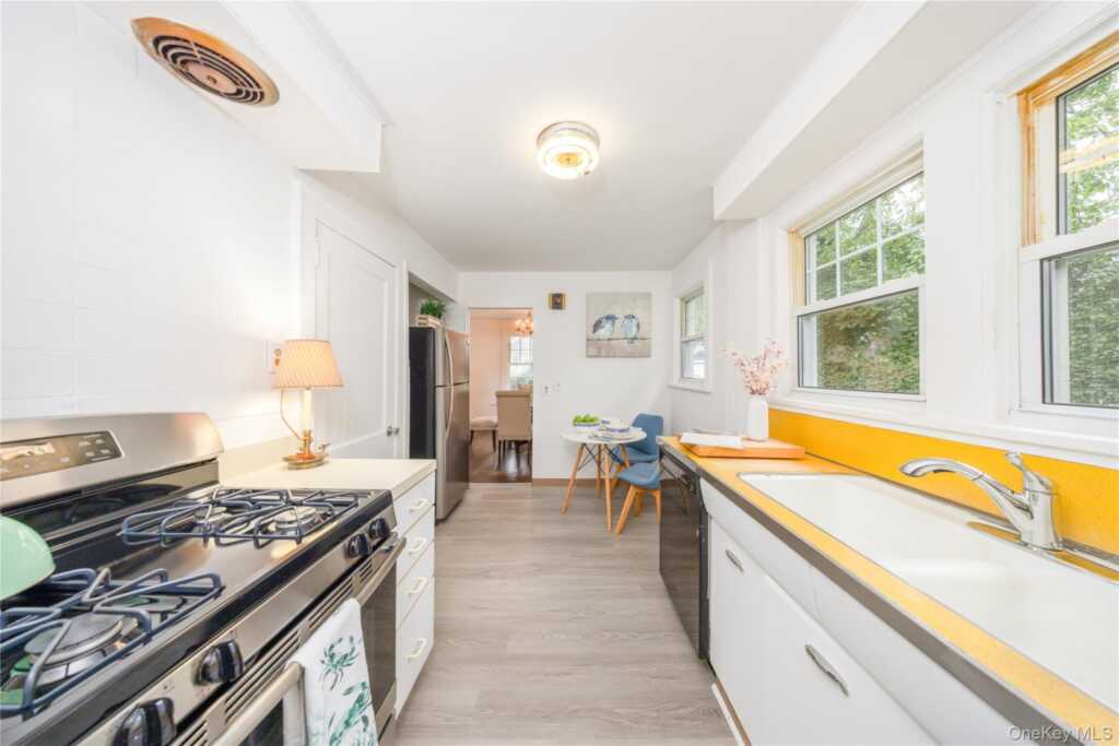20 Byron Avenue, White Plains, NY 10606 - Photo 11 of 34