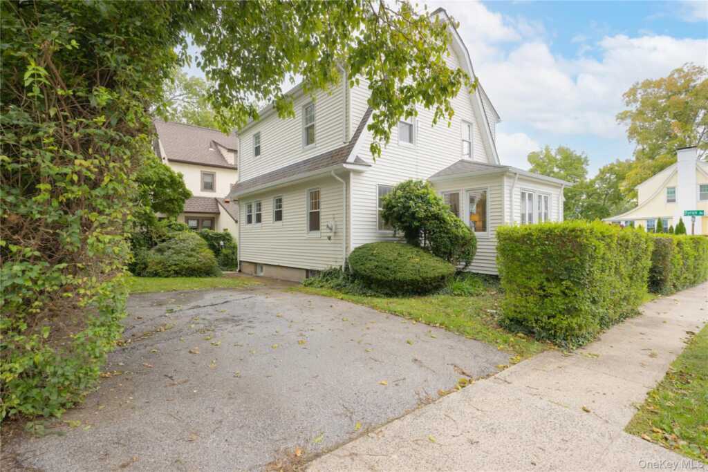 20 Byron Avenue, White Plains, NY 10606 - Photo 26 of 34
