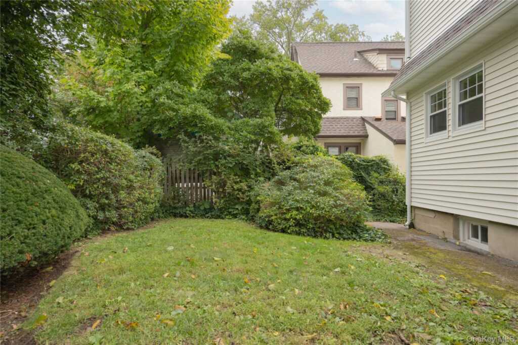 20 Byron Avenue, White Plains, NY 10606 - Photo 28 of 34