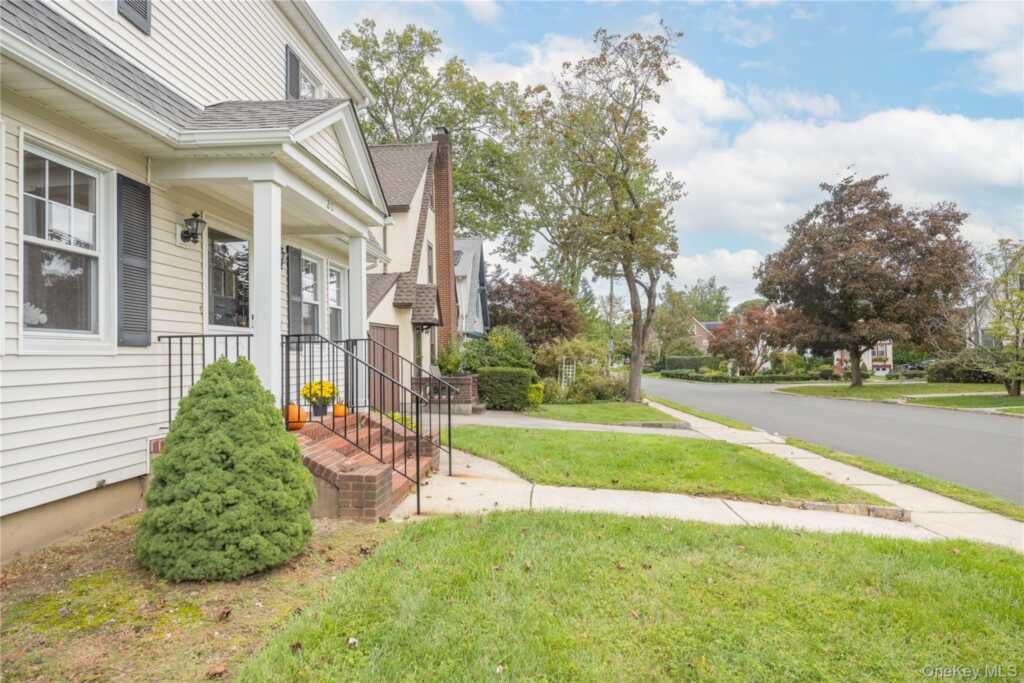 20 Byron Avenue, White Plains, NY 10606 - Photo 29 of 34