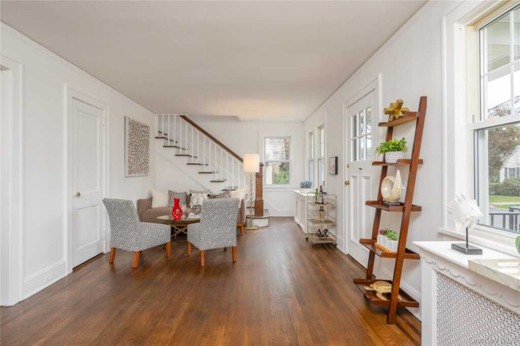 20 Byron Avenue, White Plains, NY 10606 - Photo 3 of 34