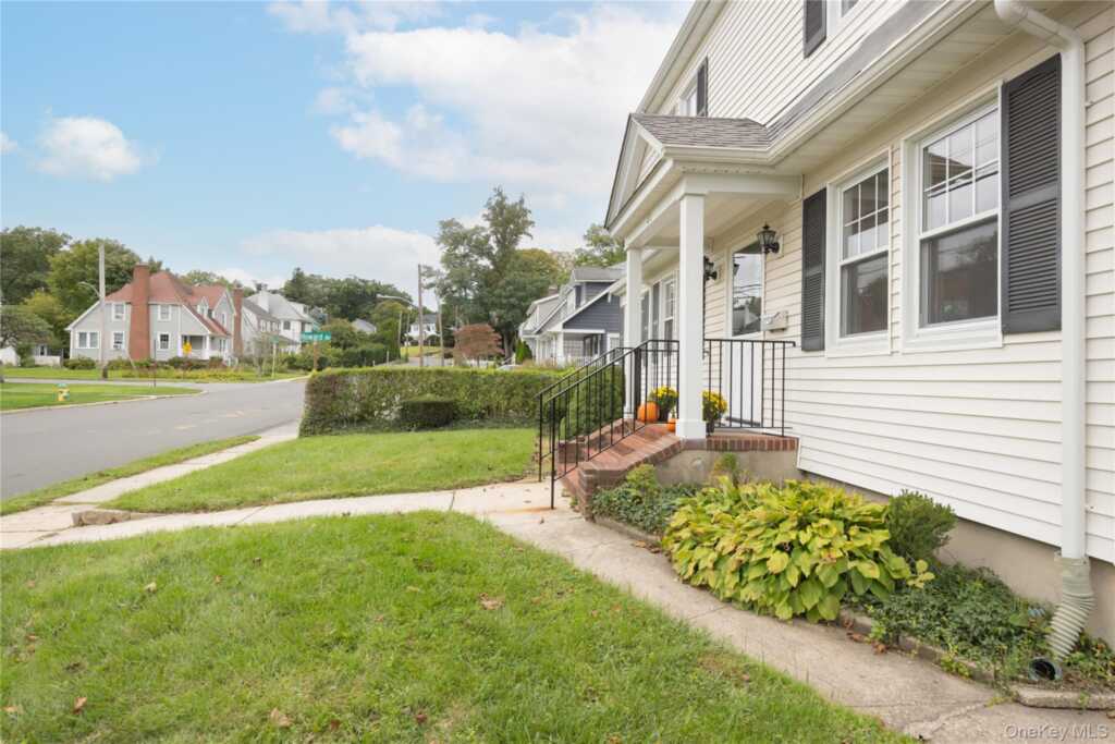 20 Byron Avenue, White Plains, NY 10606 - Photo 30 of 34