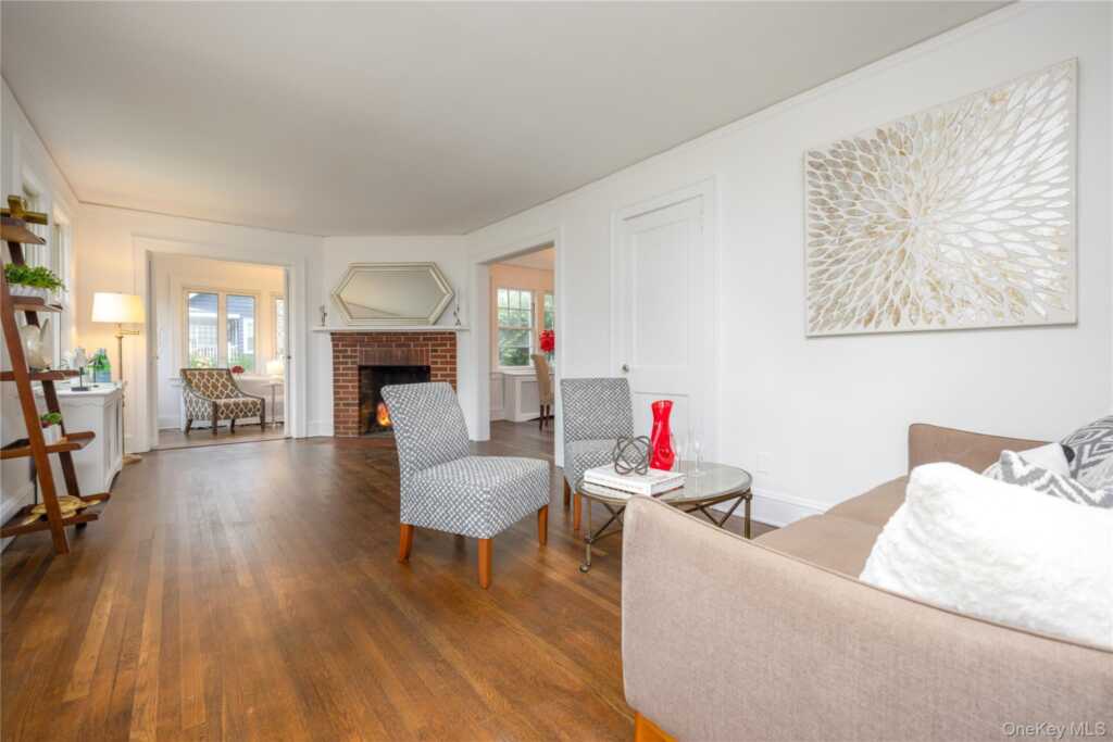 20 Byron Avenue, White Plains, NY 10606 - Photo 4 of 34