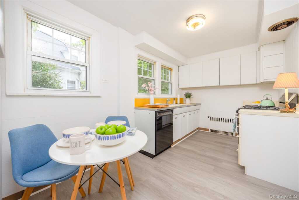 20 Byron Avenue, White Plains, NY 10606 - Photo 9 of 34